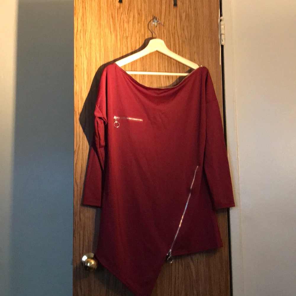 Off shoulders shirt